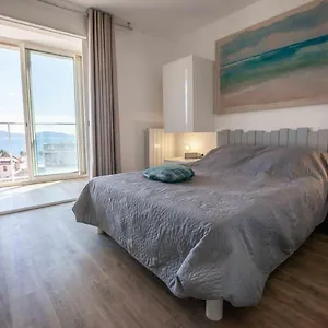 Apartment Tres Beau T2 Climatise Refait A Neuf, Vue Panoramique Exceptionnelle A 120m A Pied De La, La Ciotat